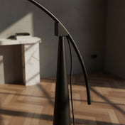Lampadaire arc design contemporain noir | GRAVIT