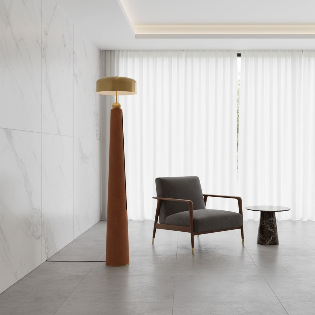 Lampadaire mid-century modern en laiton et cuir brun | LUMIO