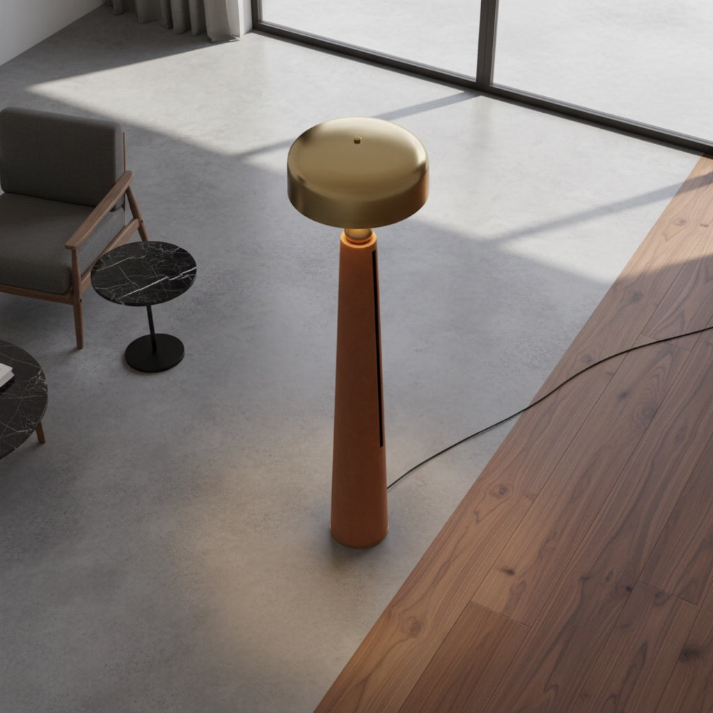 Lampadaire mid-century modern en laiton et cuir brun | LUMIO
