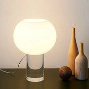 Lampe à poser globe en verre opalin | LUNAE