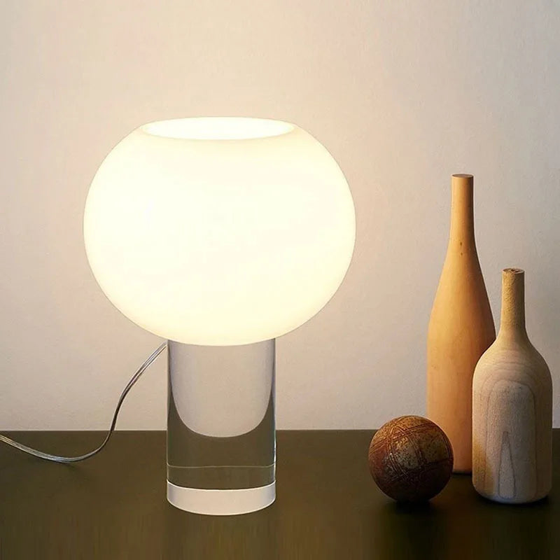 Lampe à poser globe en verre opalin | LUNAE