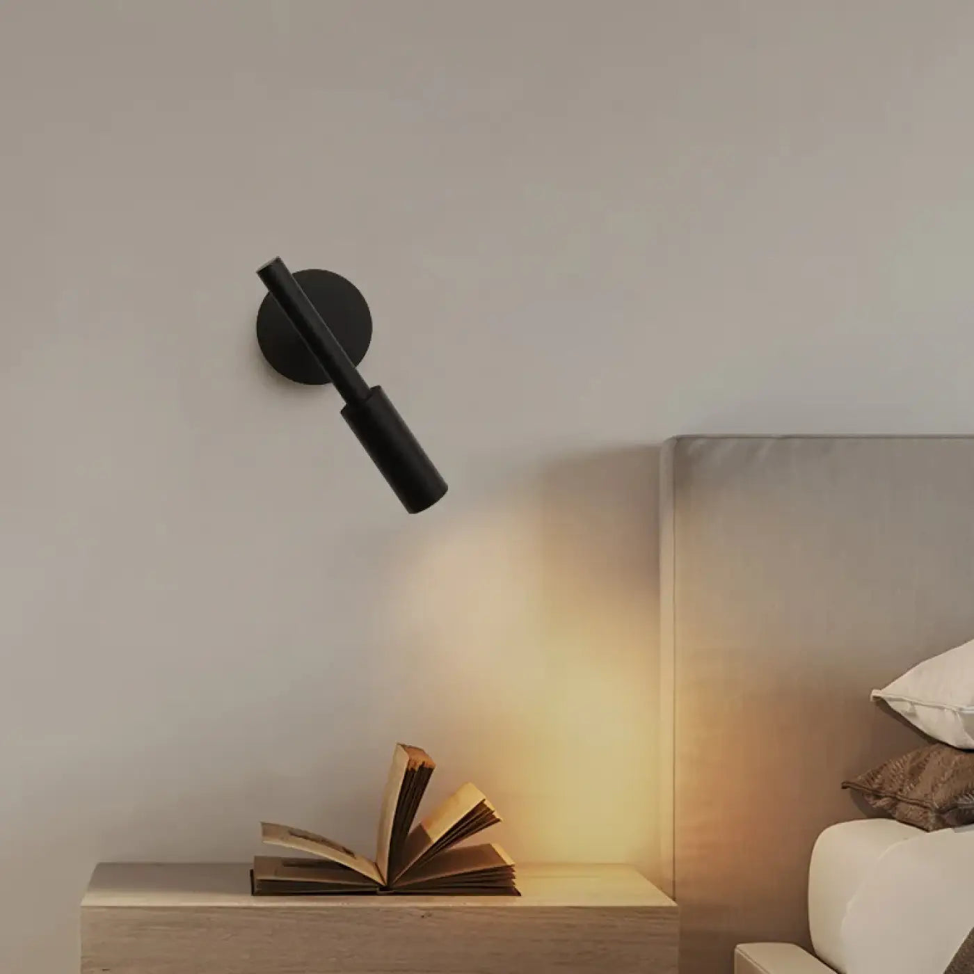 Applique murale art déco en aluminium noir et doré — vue 3
