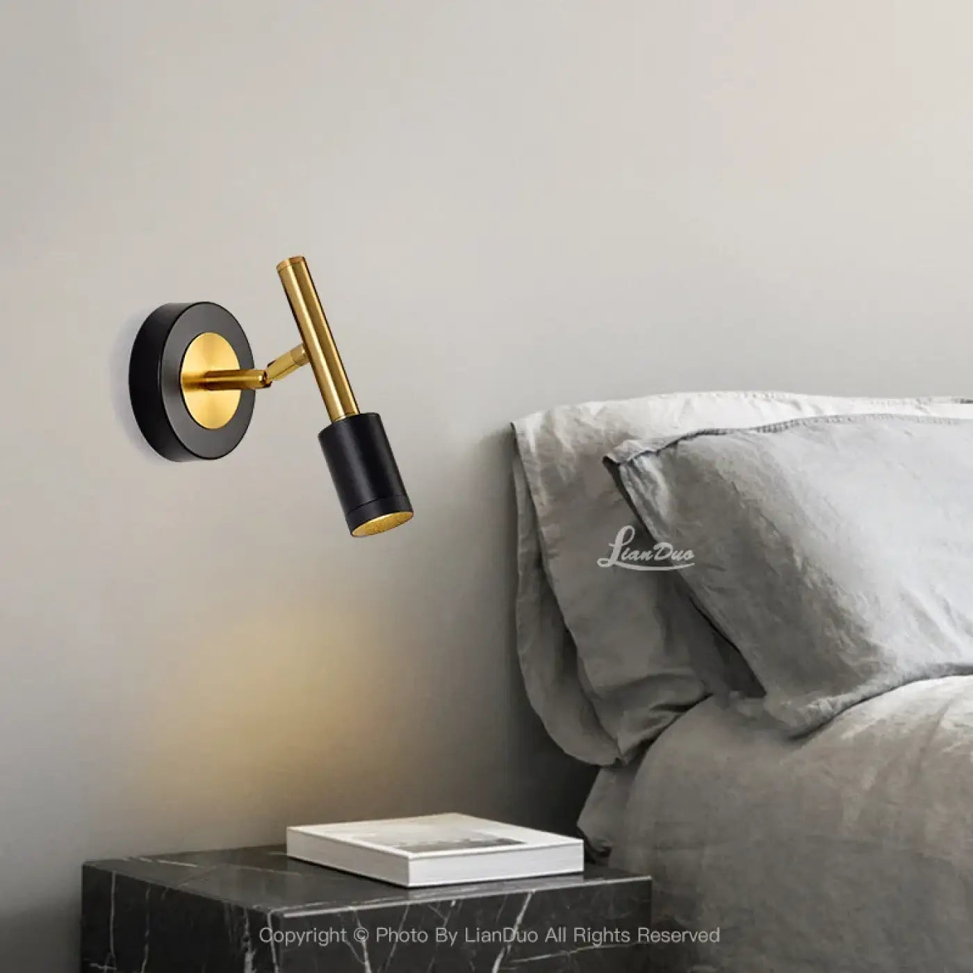 Applique murale art déco en aluminium noir et doré — vue 9