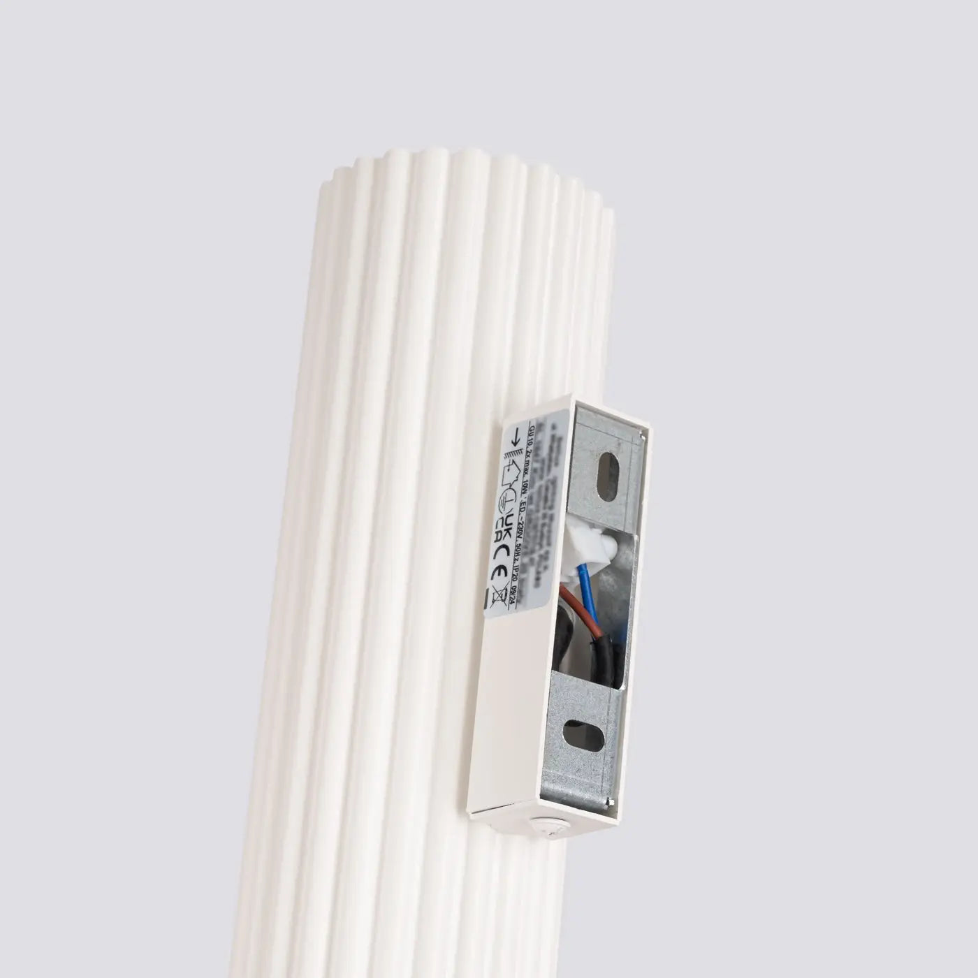 Applique murale beige cannelée en aluminium LED — vue 3