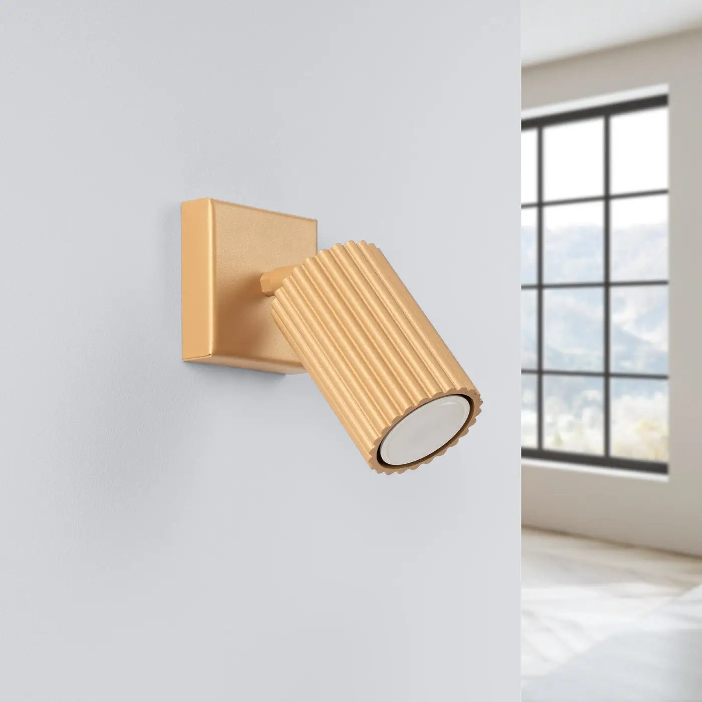 Applique murale cylindrique striée dorée en aluminium GU10 — vue 2
