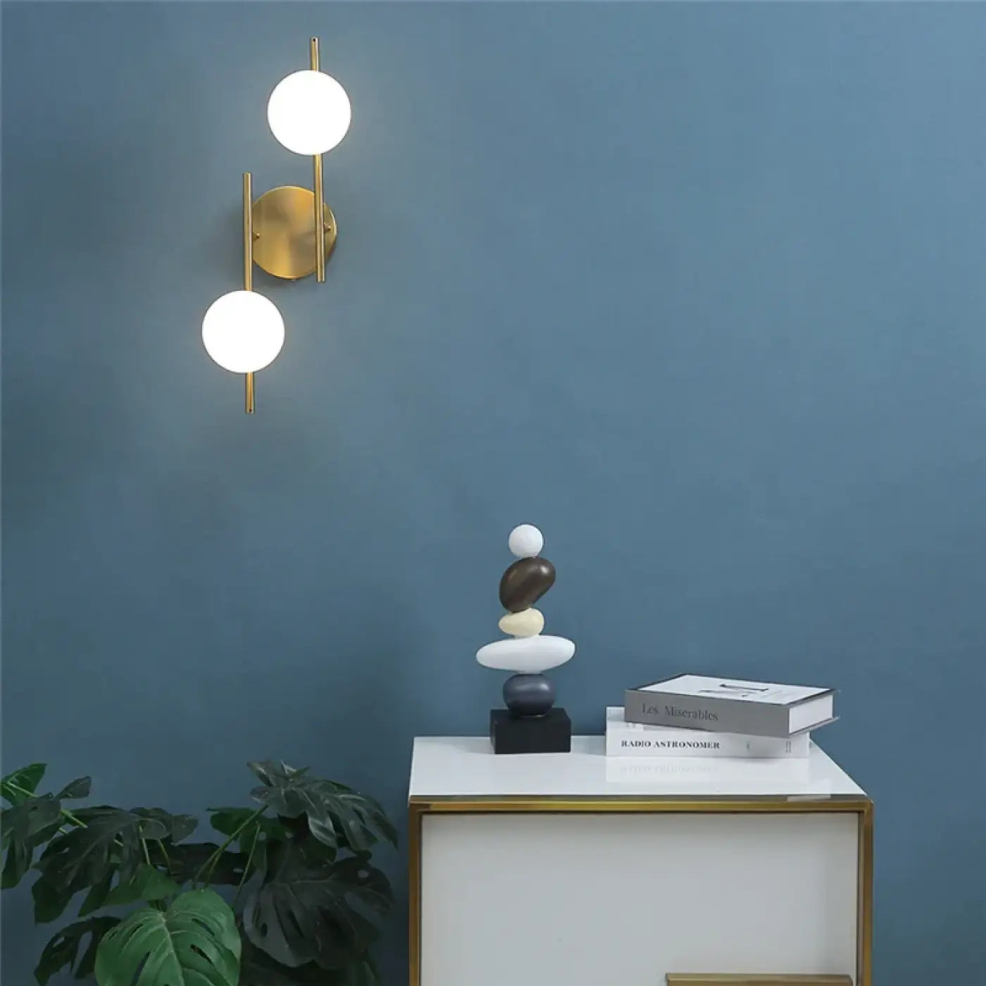 Applique murale dorée 2 globes en verre scandinave — vue 2