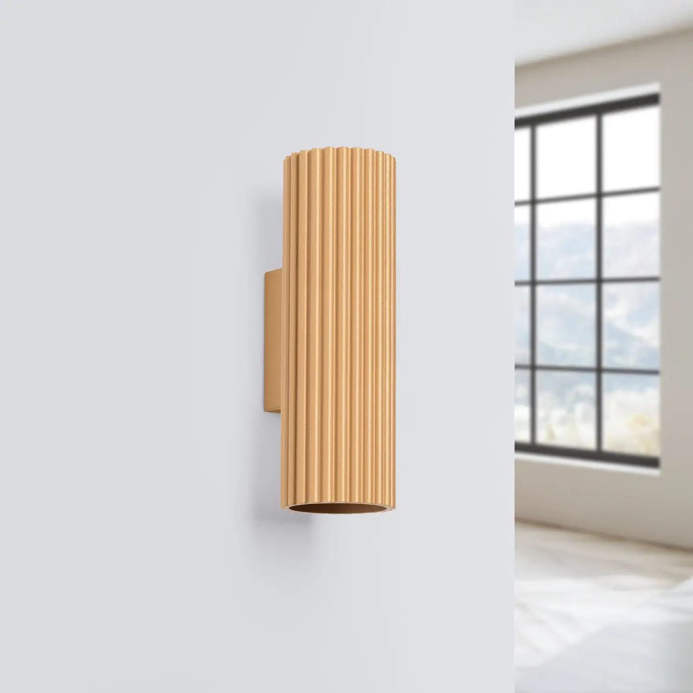 Applique murale dorée cannelée LED minimaliste — vue 2