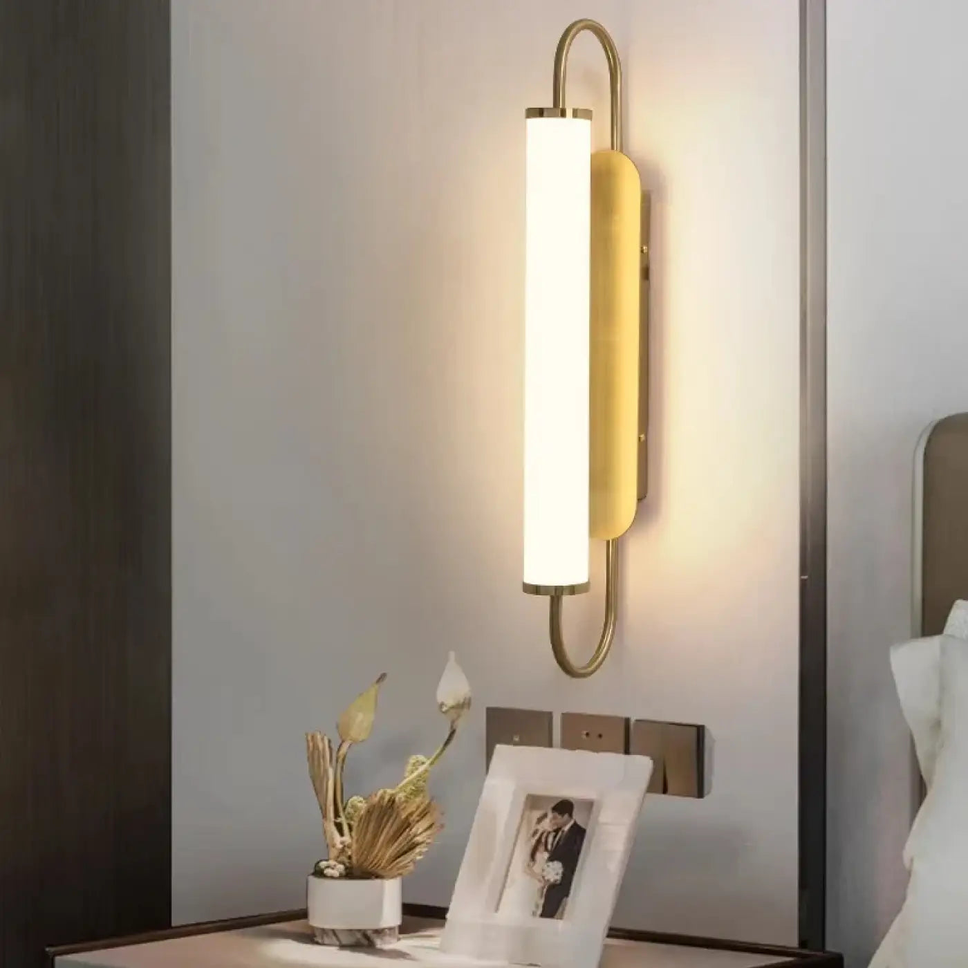 Applique murale dorée tube LED pour tête de lit — vue 1