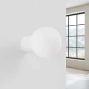 Applique murale globe opalin blanc aluminium et acrylique — vue 2
