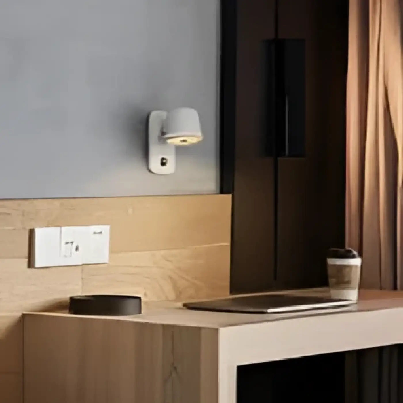 Applique murale LED aluminium blanche minimaliste — vue 1