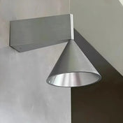 Applique murale LED aluminium noir doré cône Art Déco — vue 1