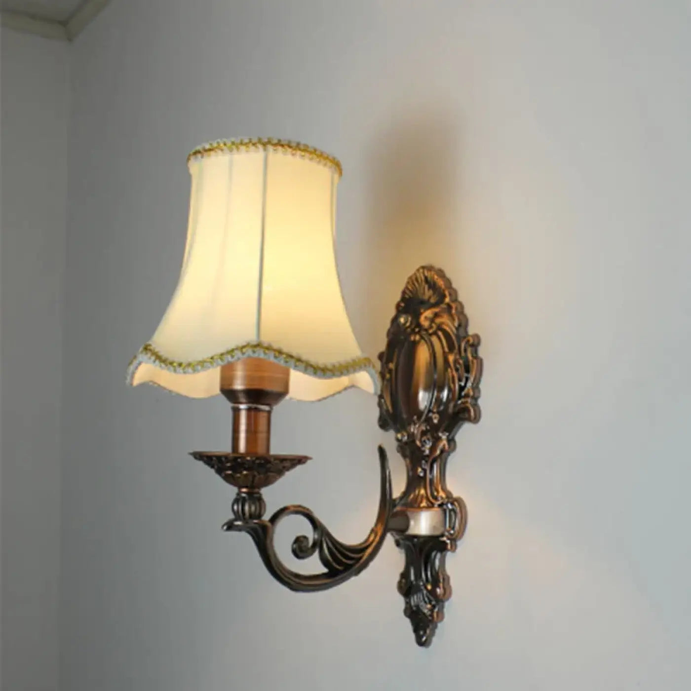 Applique murale LED art déco tissu blanc et métal doré — vue 5
