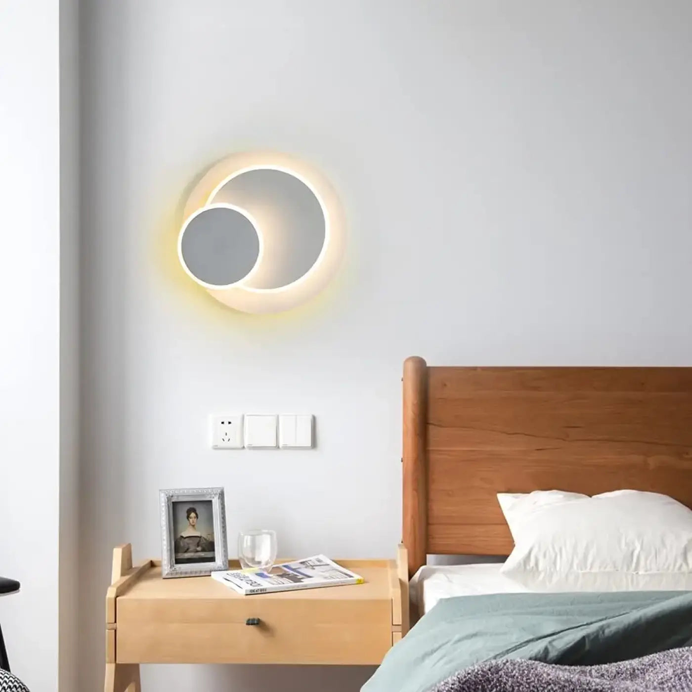 Applique murale LED blanche à deux cercles lumineux — vue 1