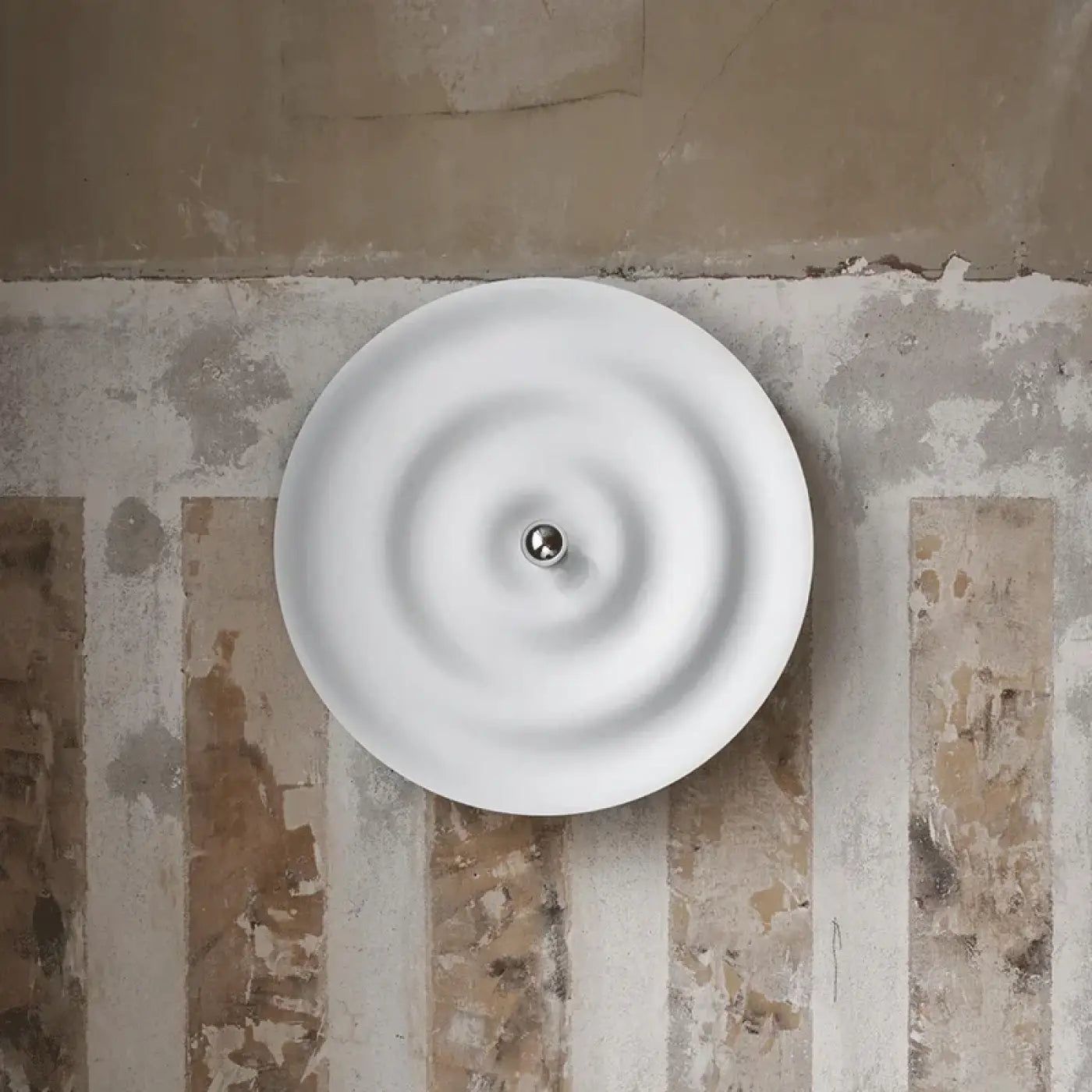 Applique murale LED blanche en aluminium ondulée — vue 2