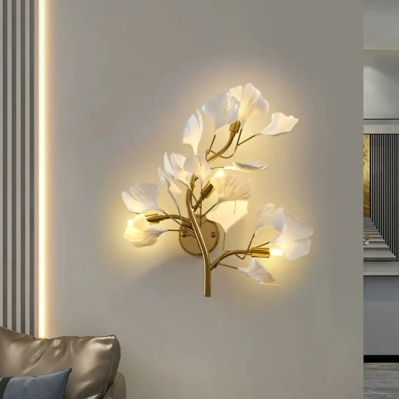 Applique murale LED blanche et dorée en acrylique et métal — vue 1