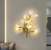 Applique murale LED blanche et dorée en acrylique et métal — vue 1