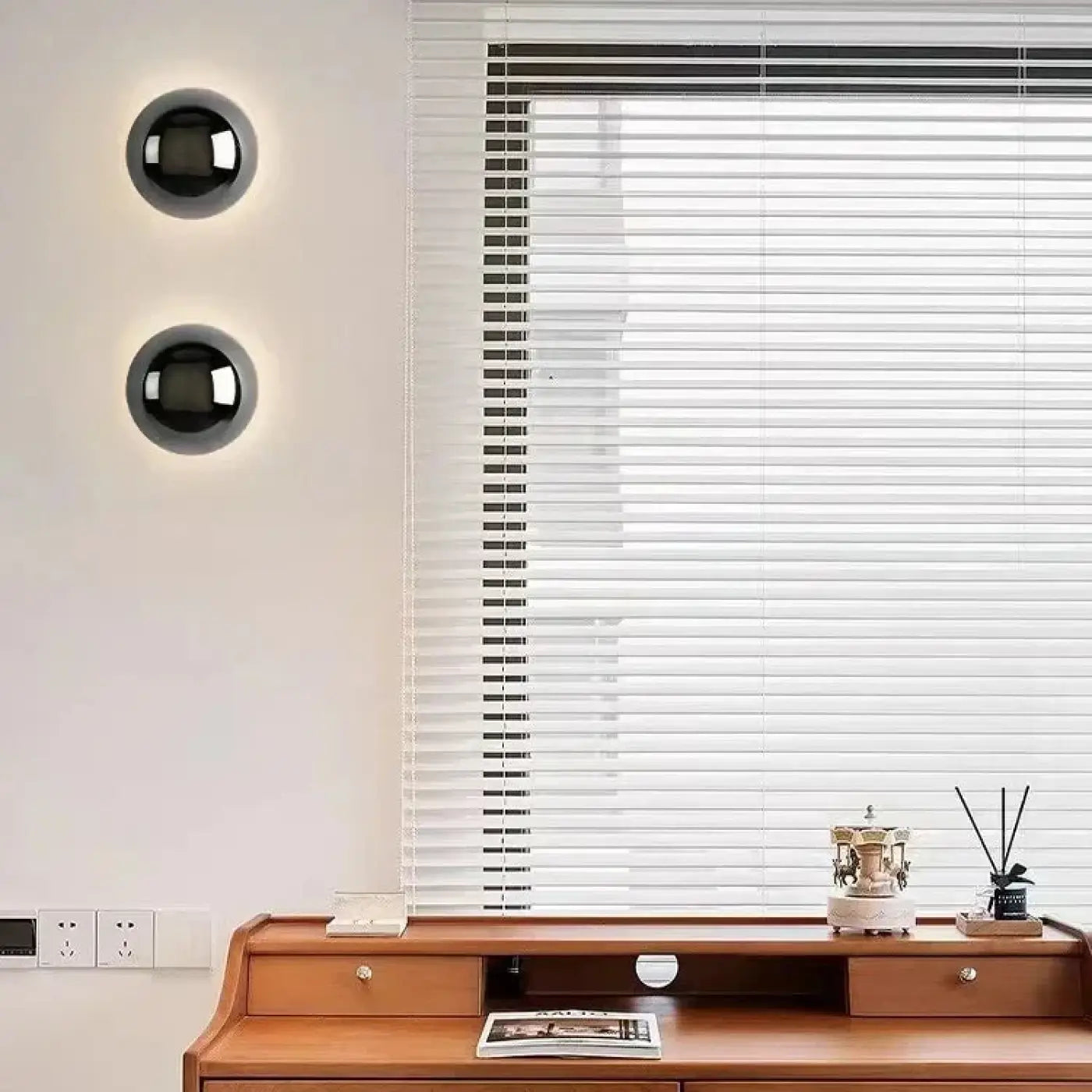 Applique murale LED boule en métal doré style industriel — vue 7