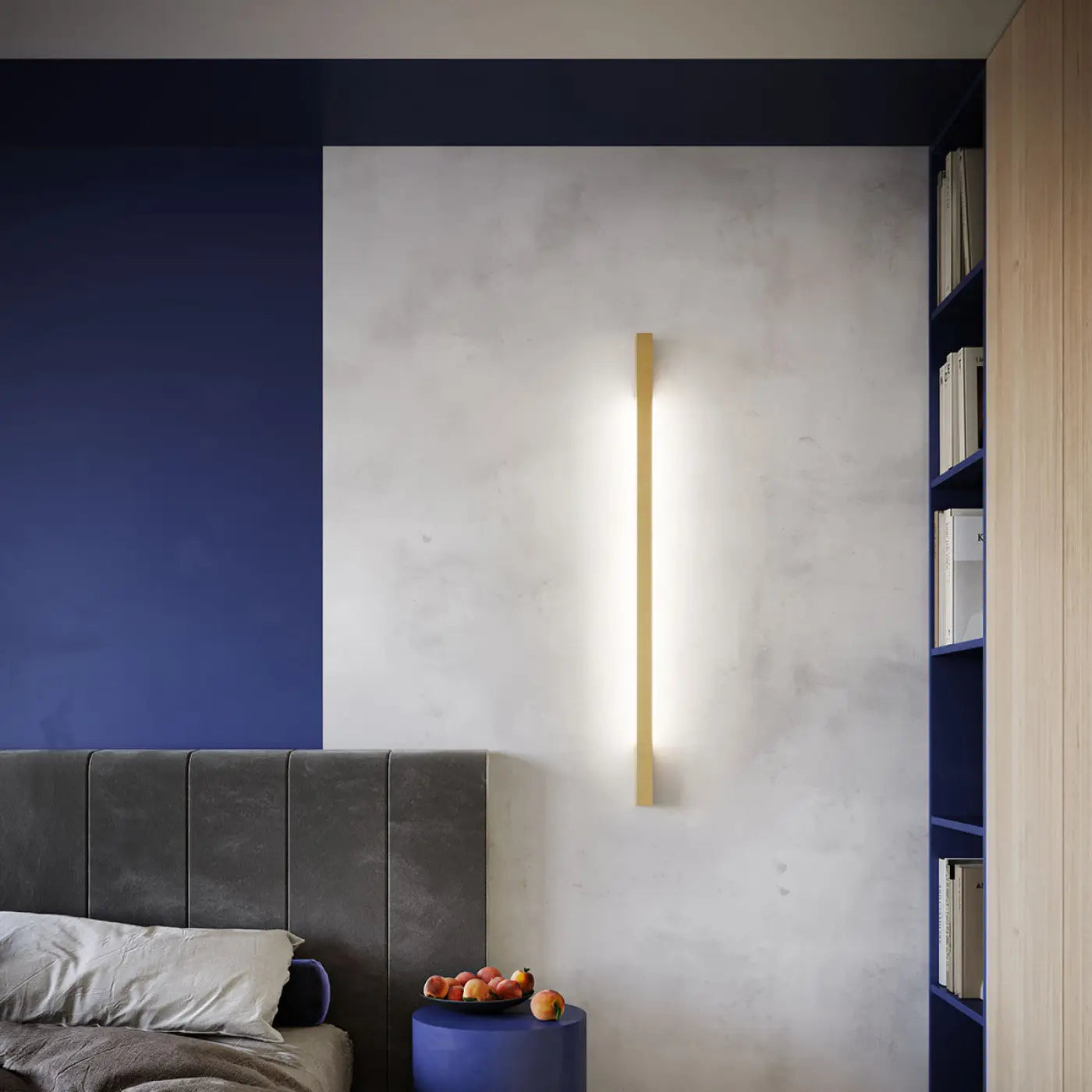 Applique murale LED dorée aluminium verticale — vue 1