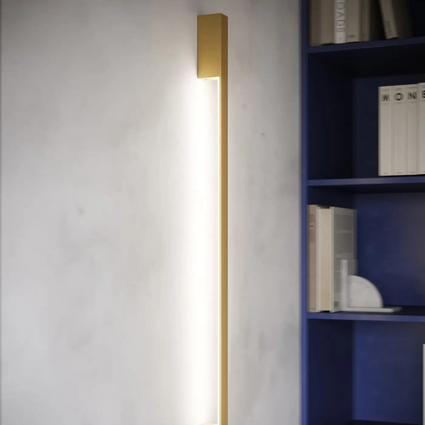 Applique murale LED dorée aluminium verticale — vue 3
