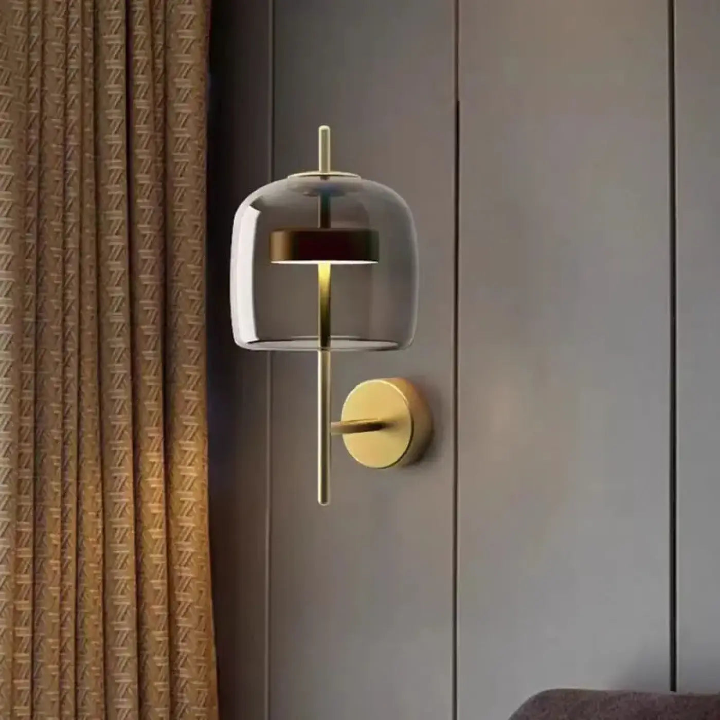 Applique murale LED dorée en métal et verre grand format — vue 1