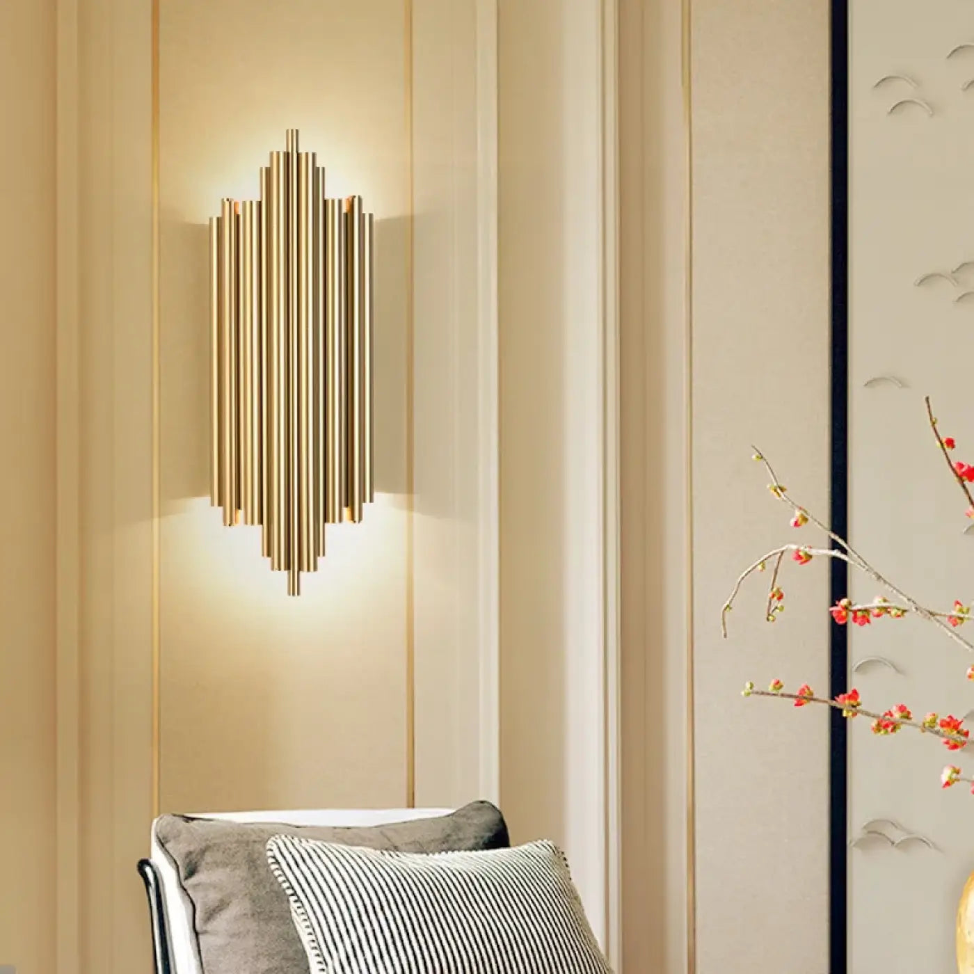 Applique murale LED dorée en métal style art déco — vue 2