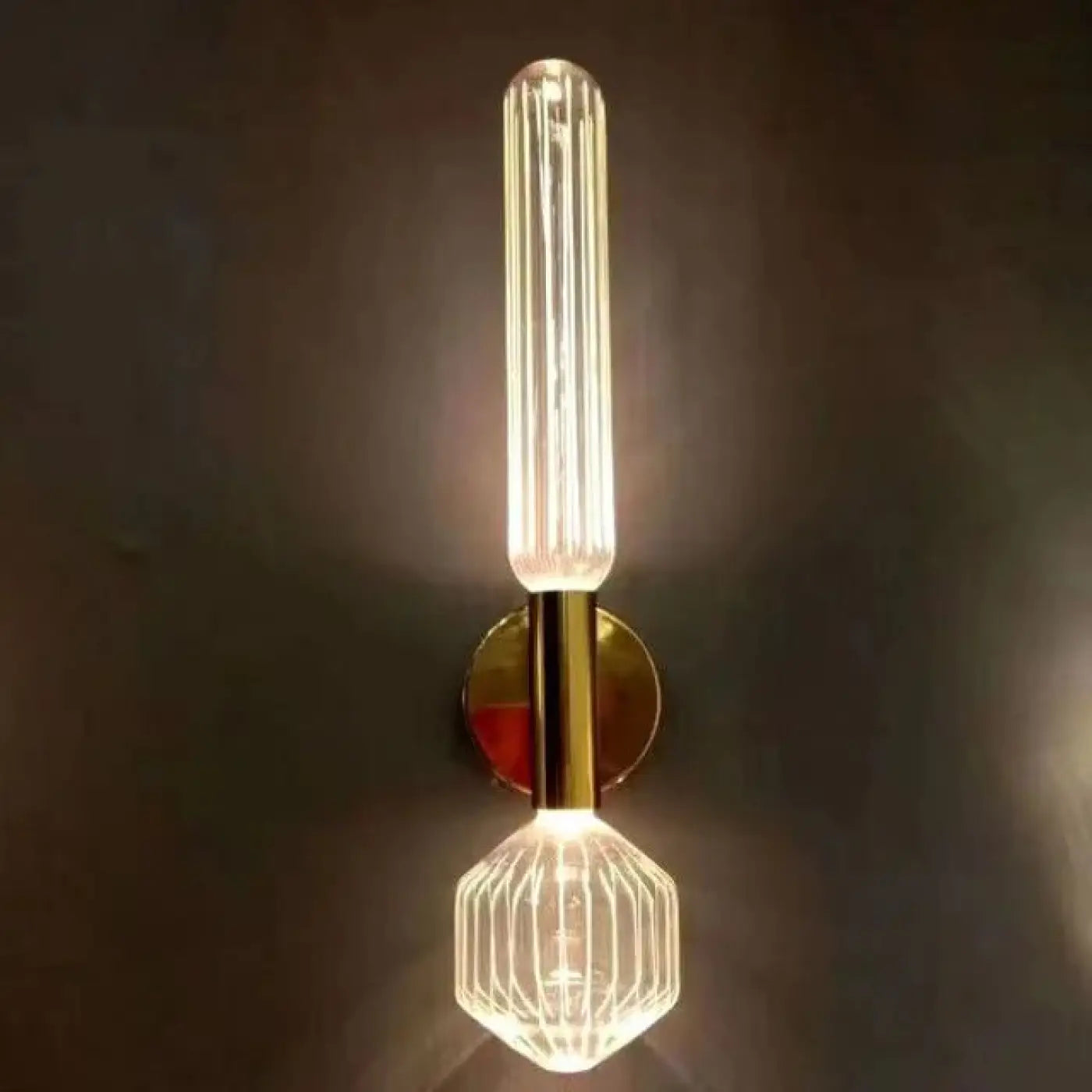 Applique murale LED dorée en verre style Art Déco — vue 1