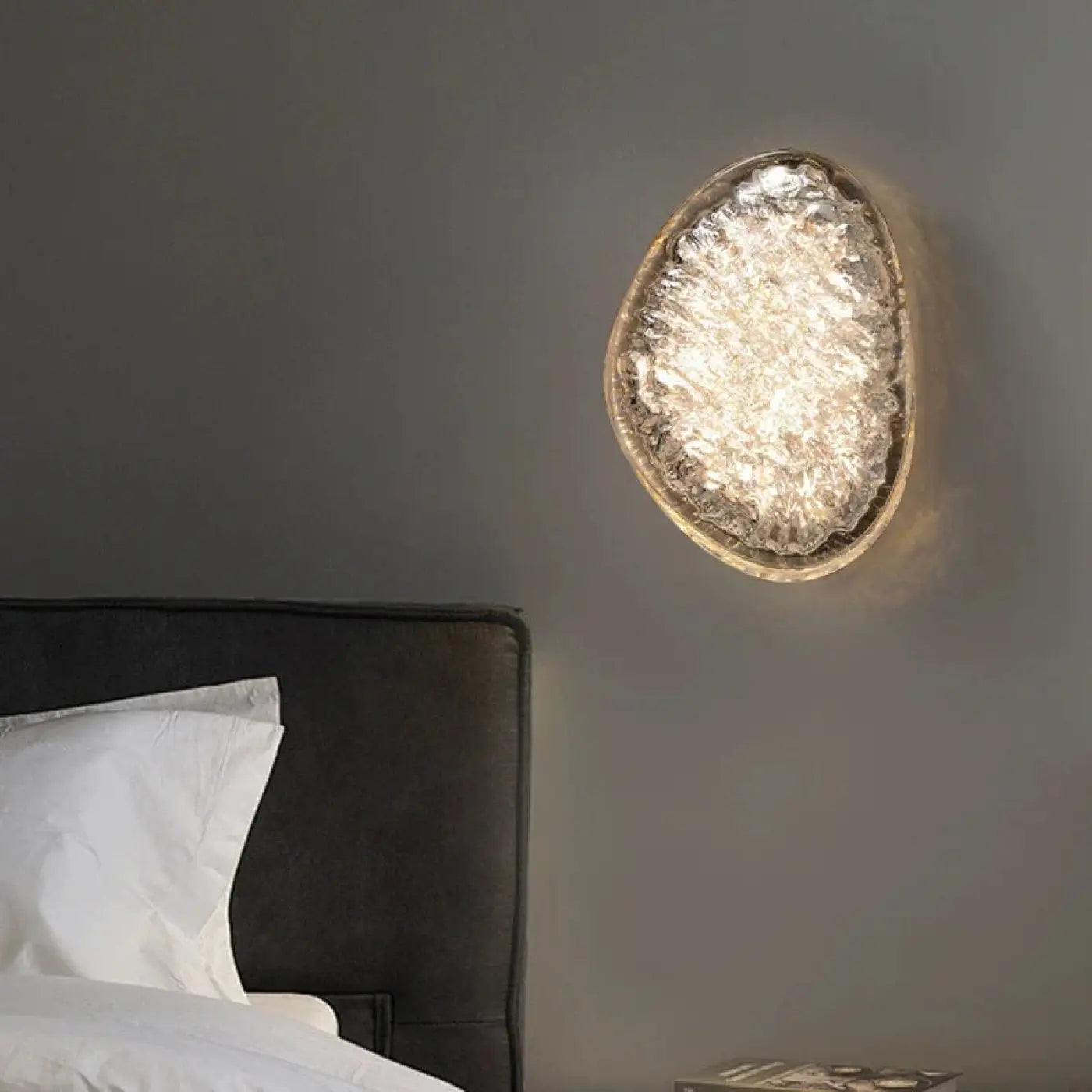 Applique murale LED dorée et noire en métal et résine — vue 8
