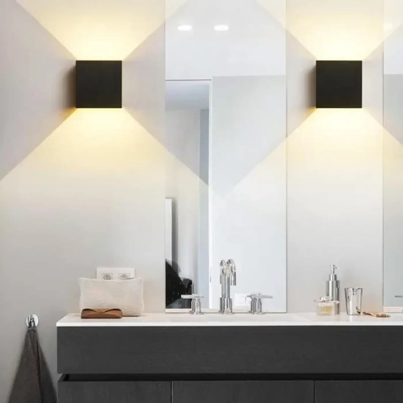 Applique murale LED double en aluminium noir et doré — vue 2