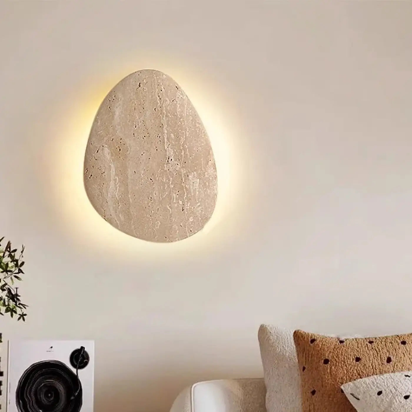 Applique murale LED en pierre beige au design organique — vue 1