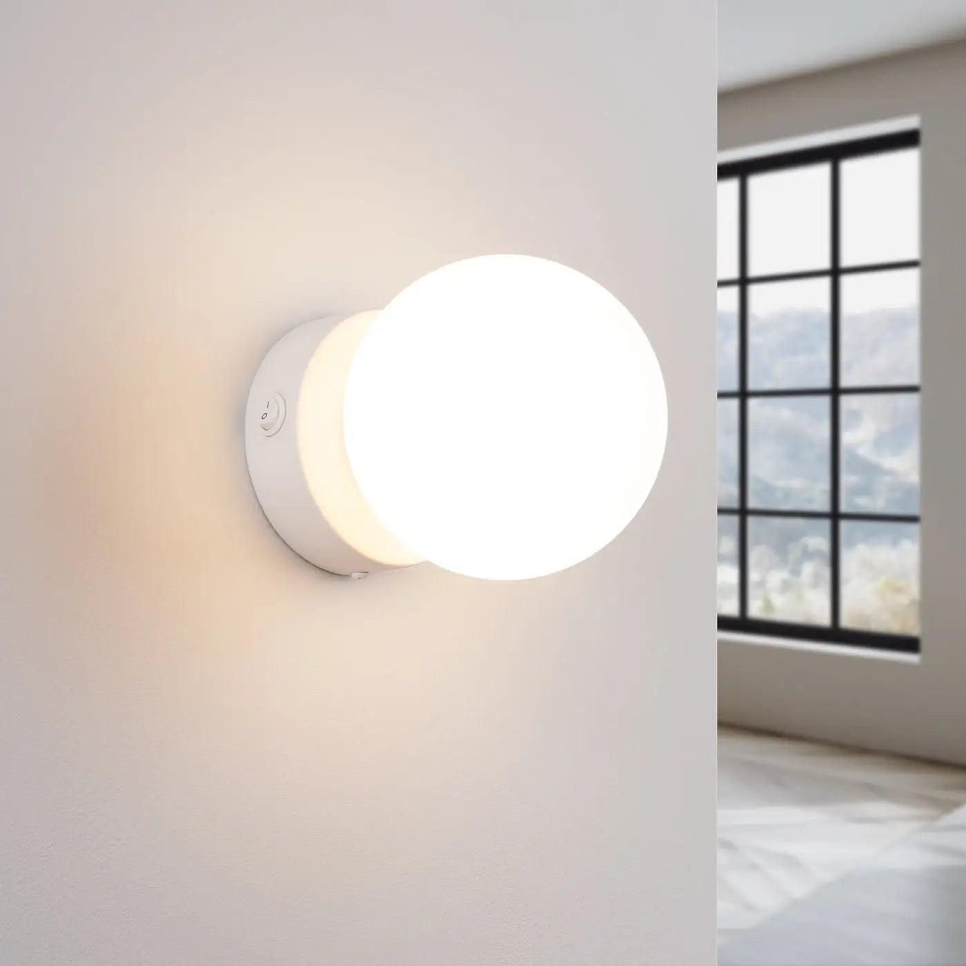 Applique murale LED globe en verre blanc design moderne — vue 1