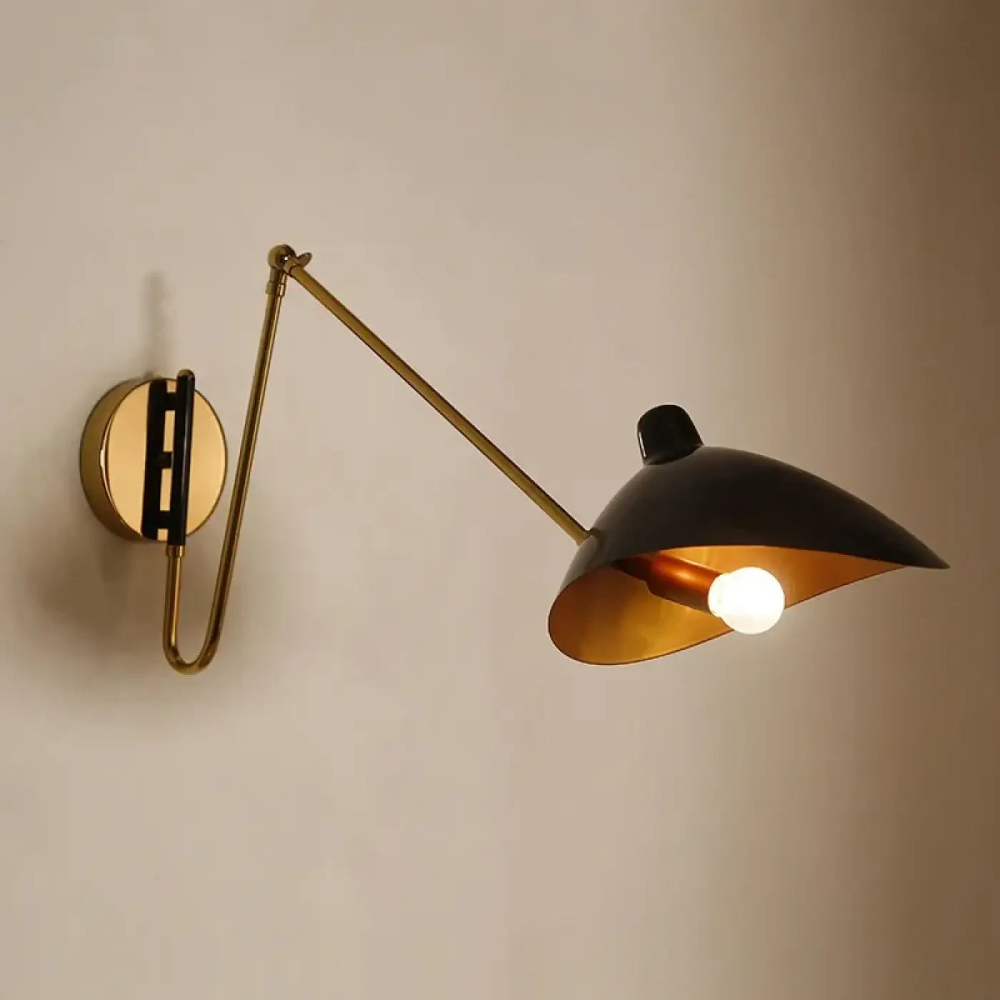 Applique murale LED industrielle en métal noir et doré — vue 6