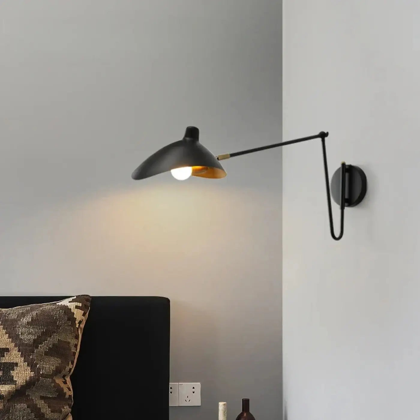 Applique murale LED industrielle en métal noir et doré — vue 7