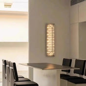 Applique murale LED longiligne en métal doré et verre — vue 4