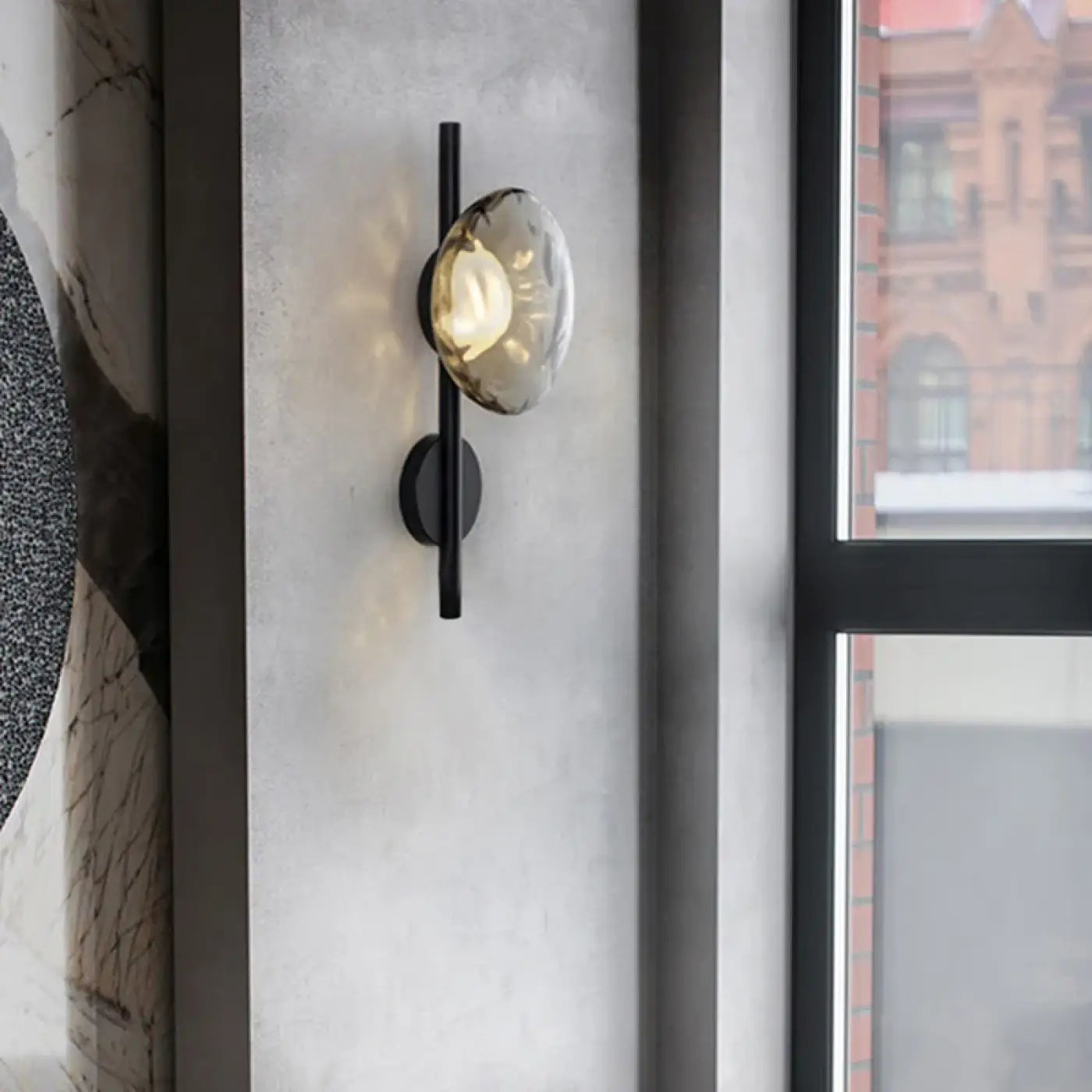 Applique murale LED noire à globe en verre pour cuisine — vue 1