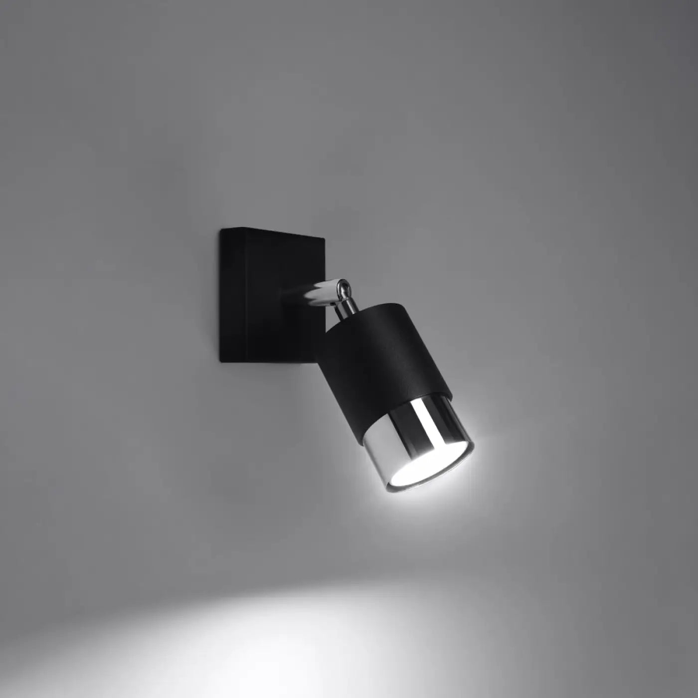 Applique murale LED noire et chrome spot orientable — vue 1