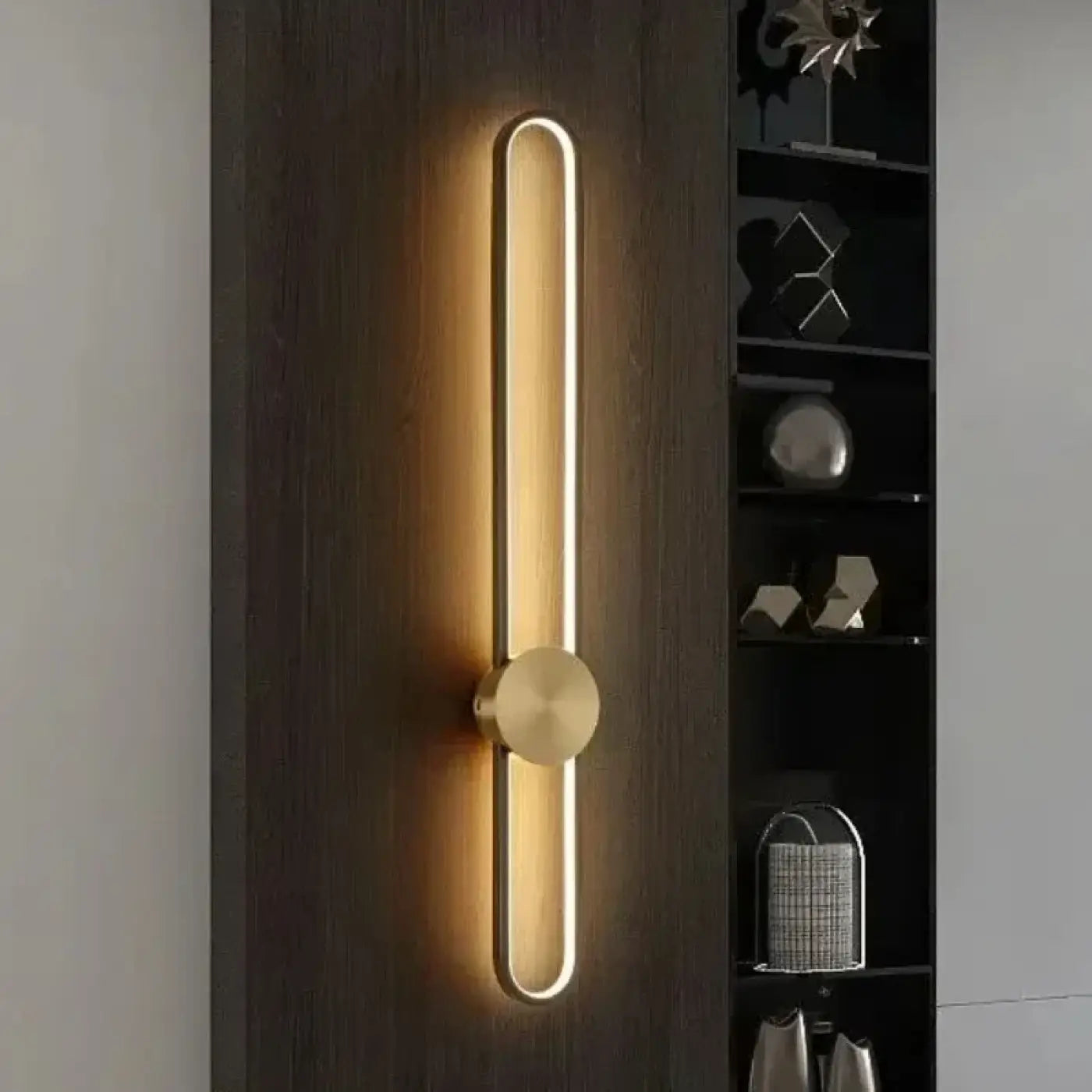 Applique murale LED noire et dorée design minimaliste — vue 2