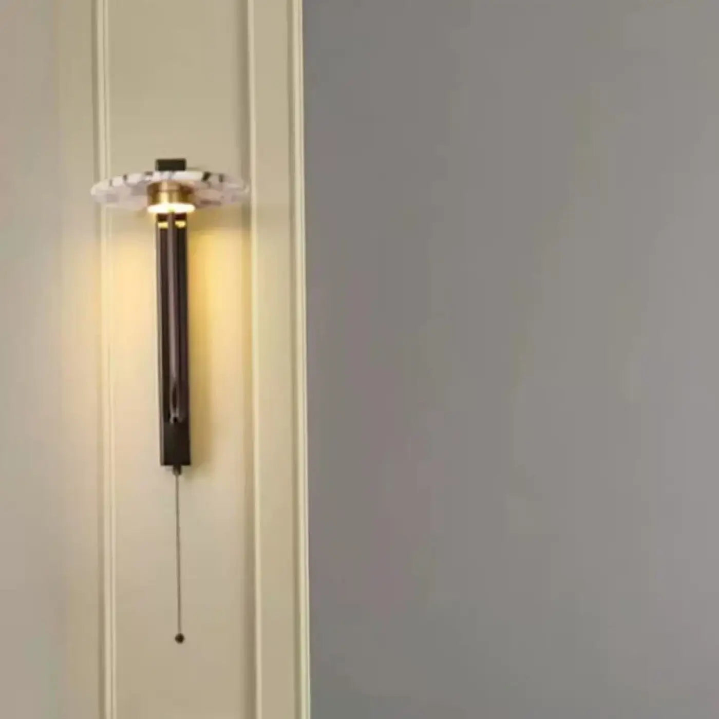 Applique murale LED noire et dorée en métal et marbre — vue 2