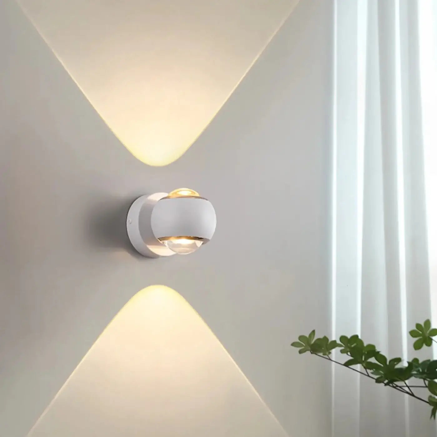 Applique murale LED ronde blanche ou noire en aluminium — vue 1