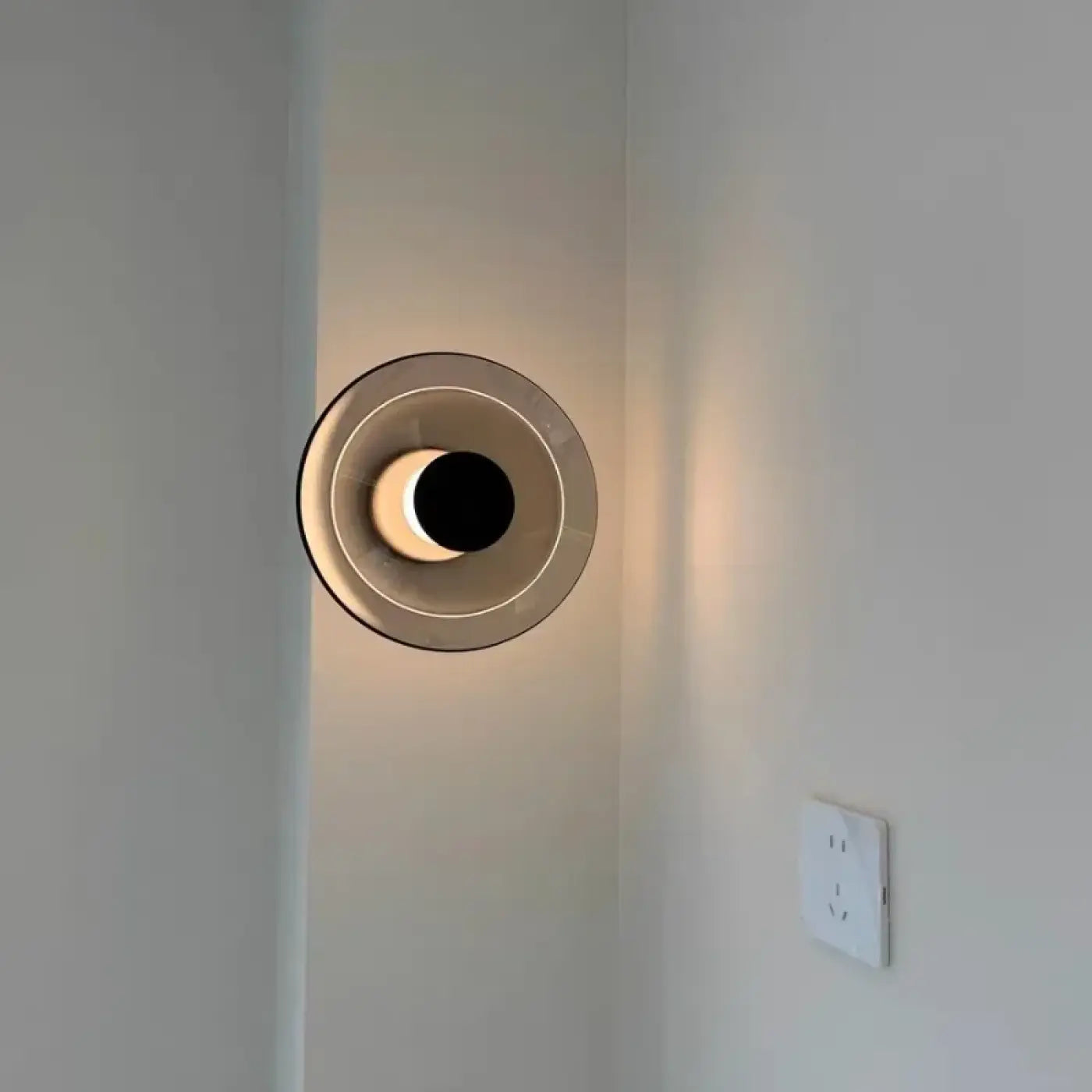 Applique murale LED verre fumé et finition dorée — vue 4