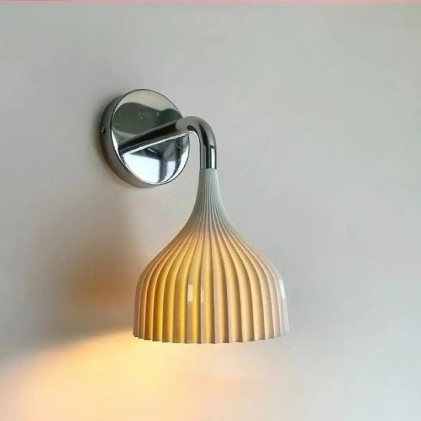 Applique murale LED vintage en métal et verre strié — vue 1