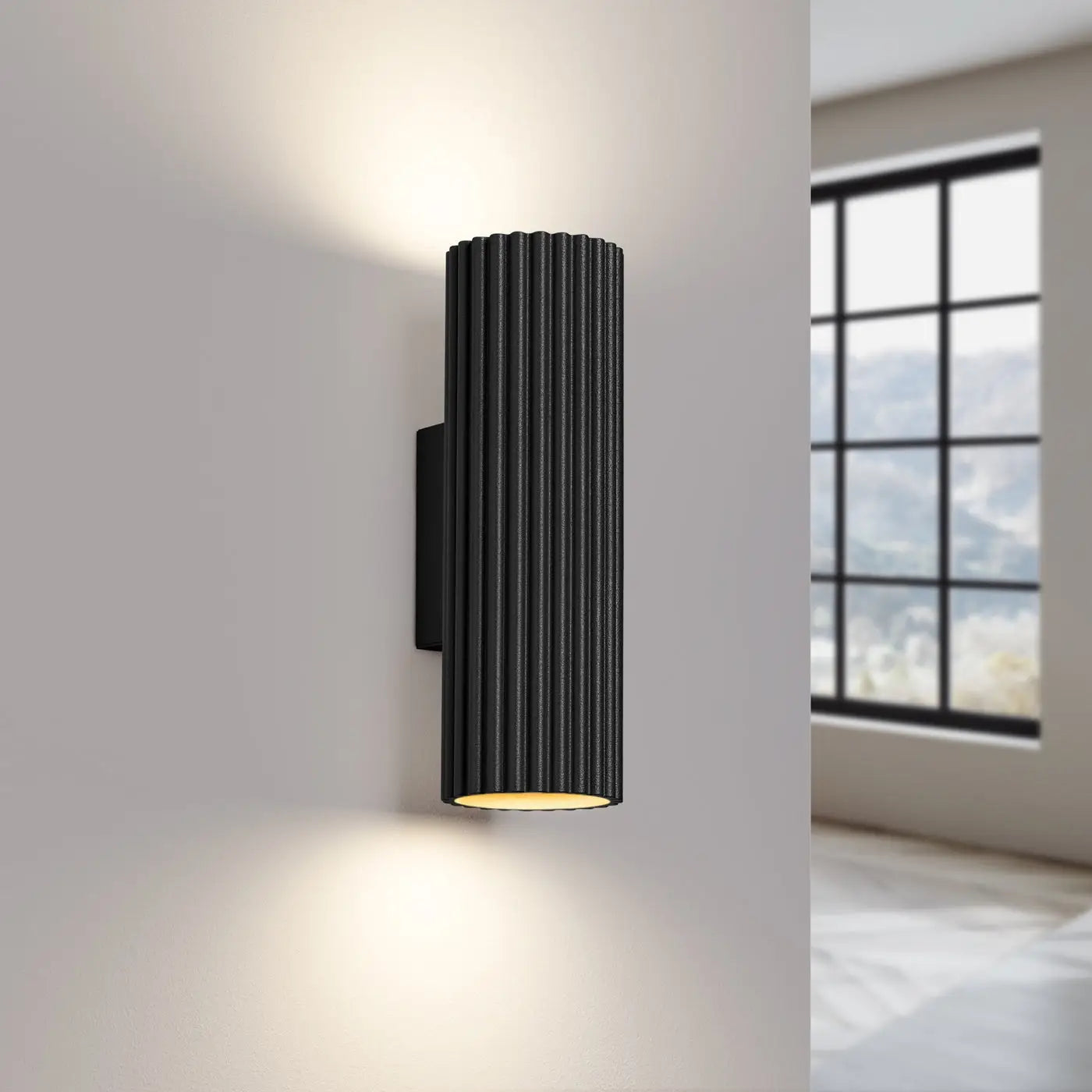 Applique murale noire cannelée LED minimaliste — vue 1
