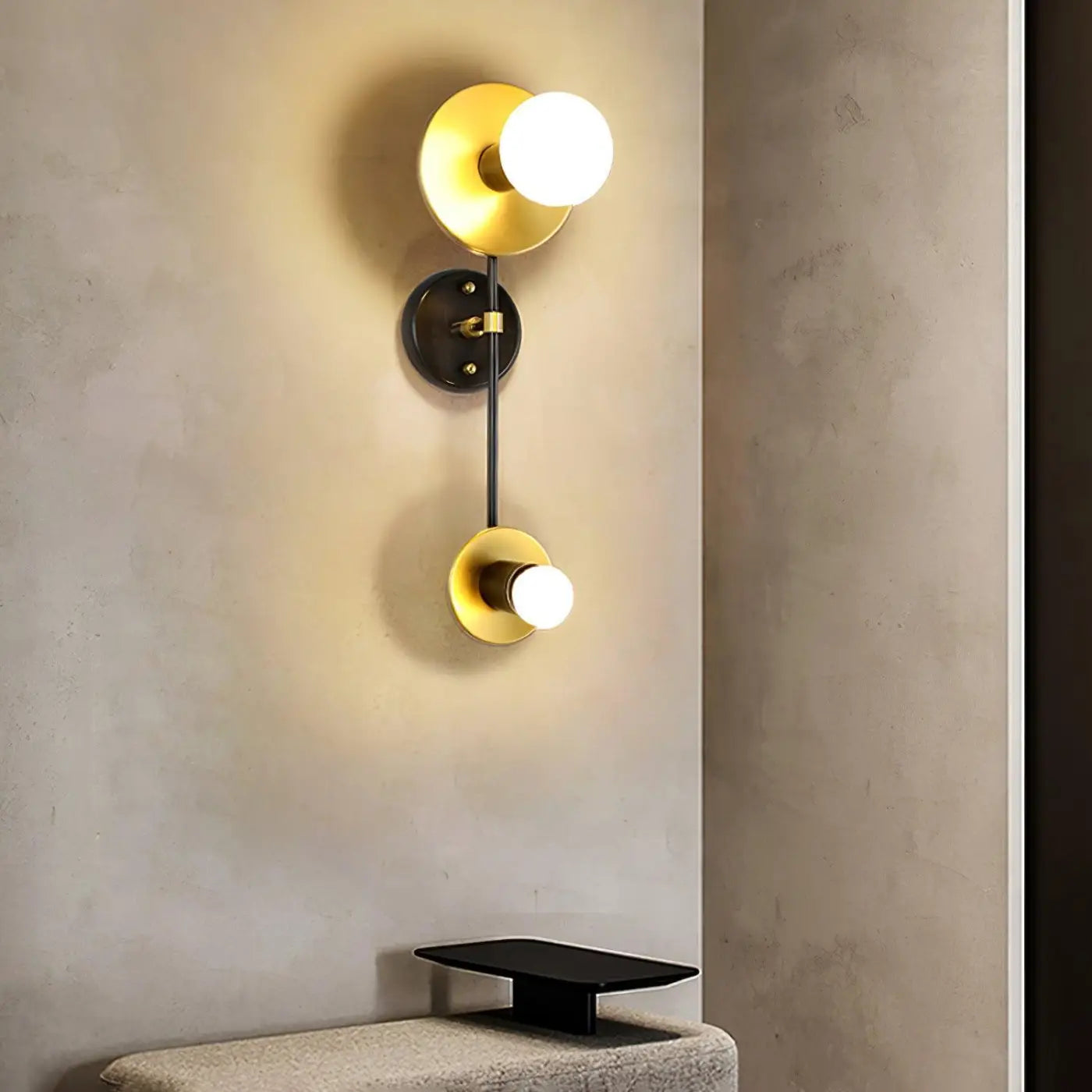 Applique murale noire et dorée à 2 lumières scandinave — vue 1