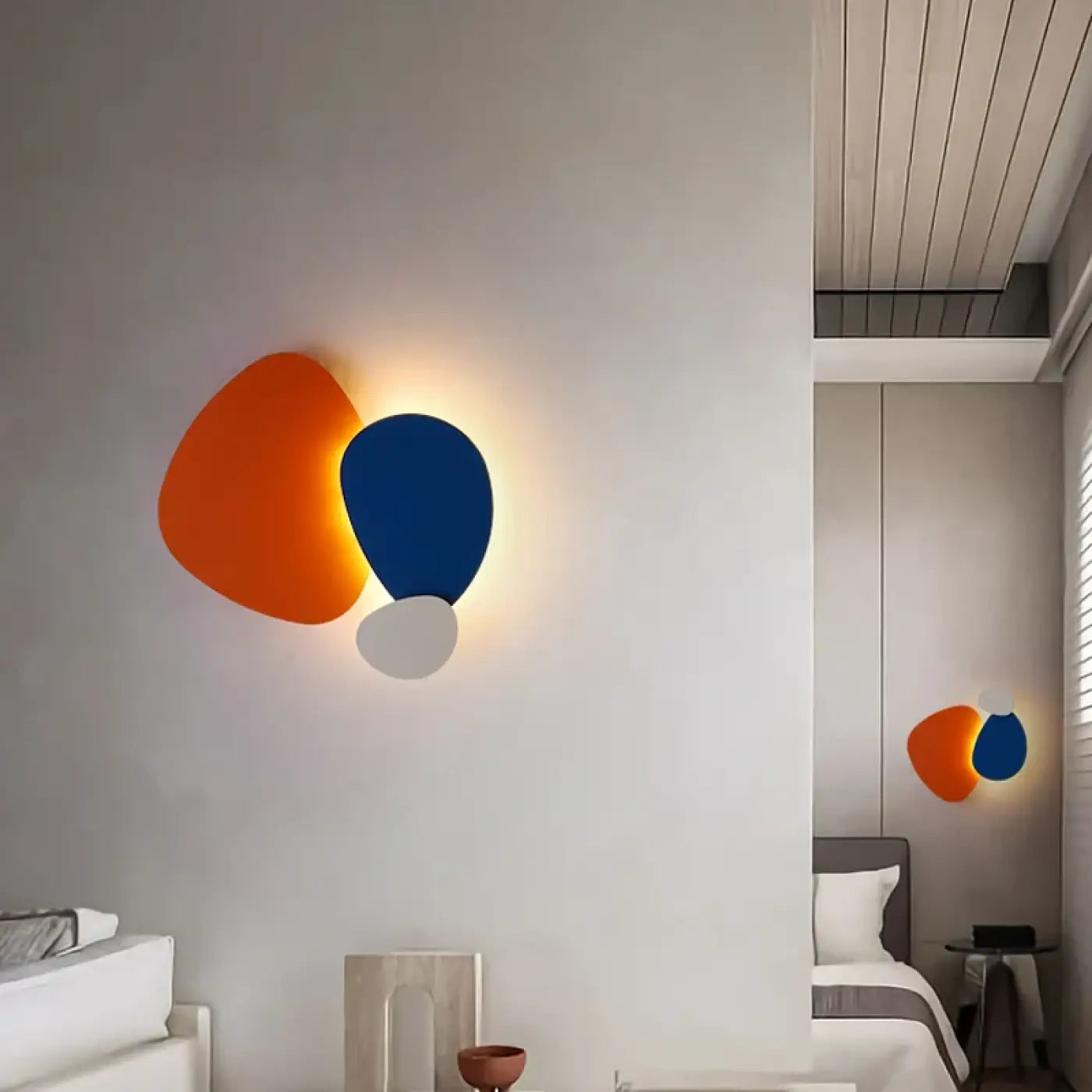 Applique murale plaque orange en acrylique et métal — vue 2