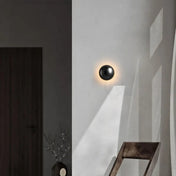 Applique murale ronde compacte en aluminium doré ou noir — vue 3