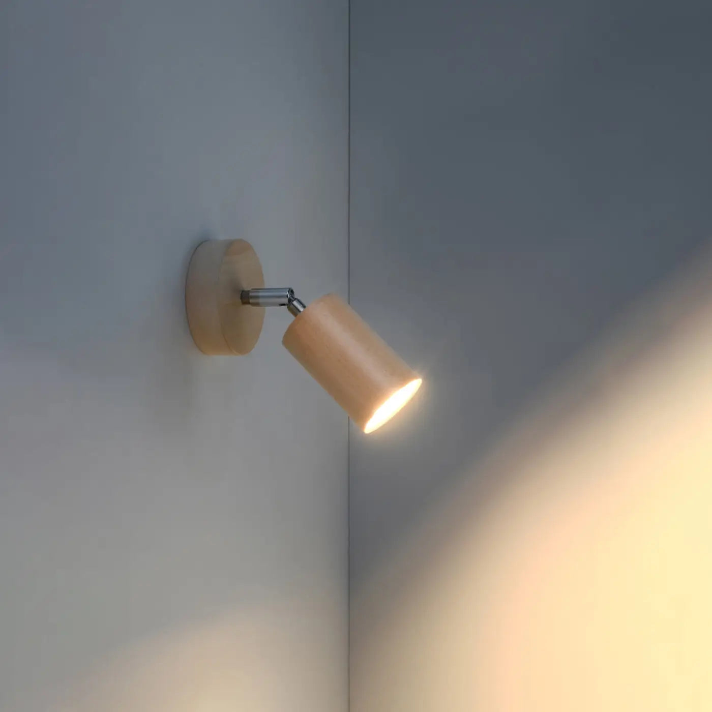 Applique murale spot orientable en bois scandinave — vue 1