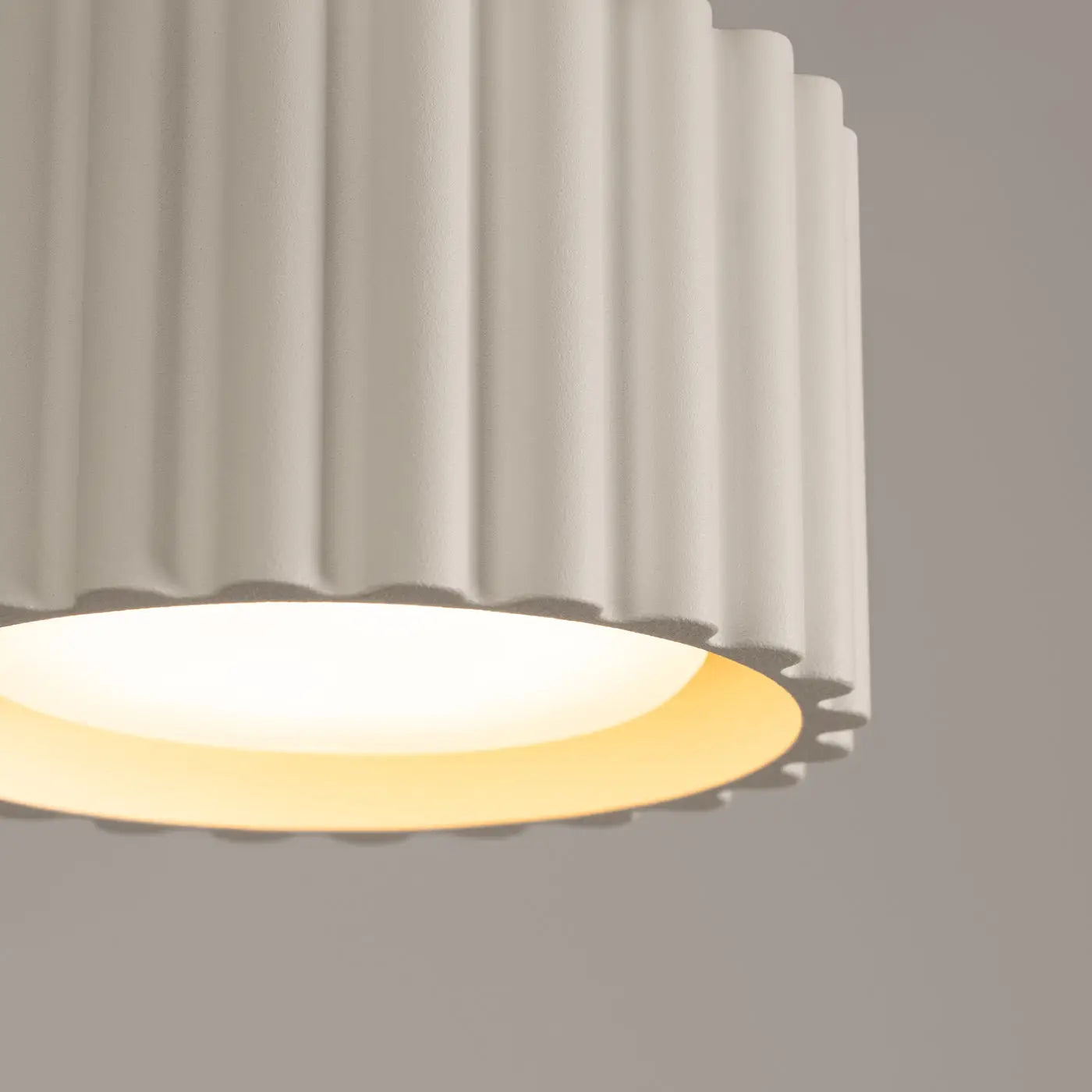 Plafonnier LED beige aluminium minimaliste | SUBUKA