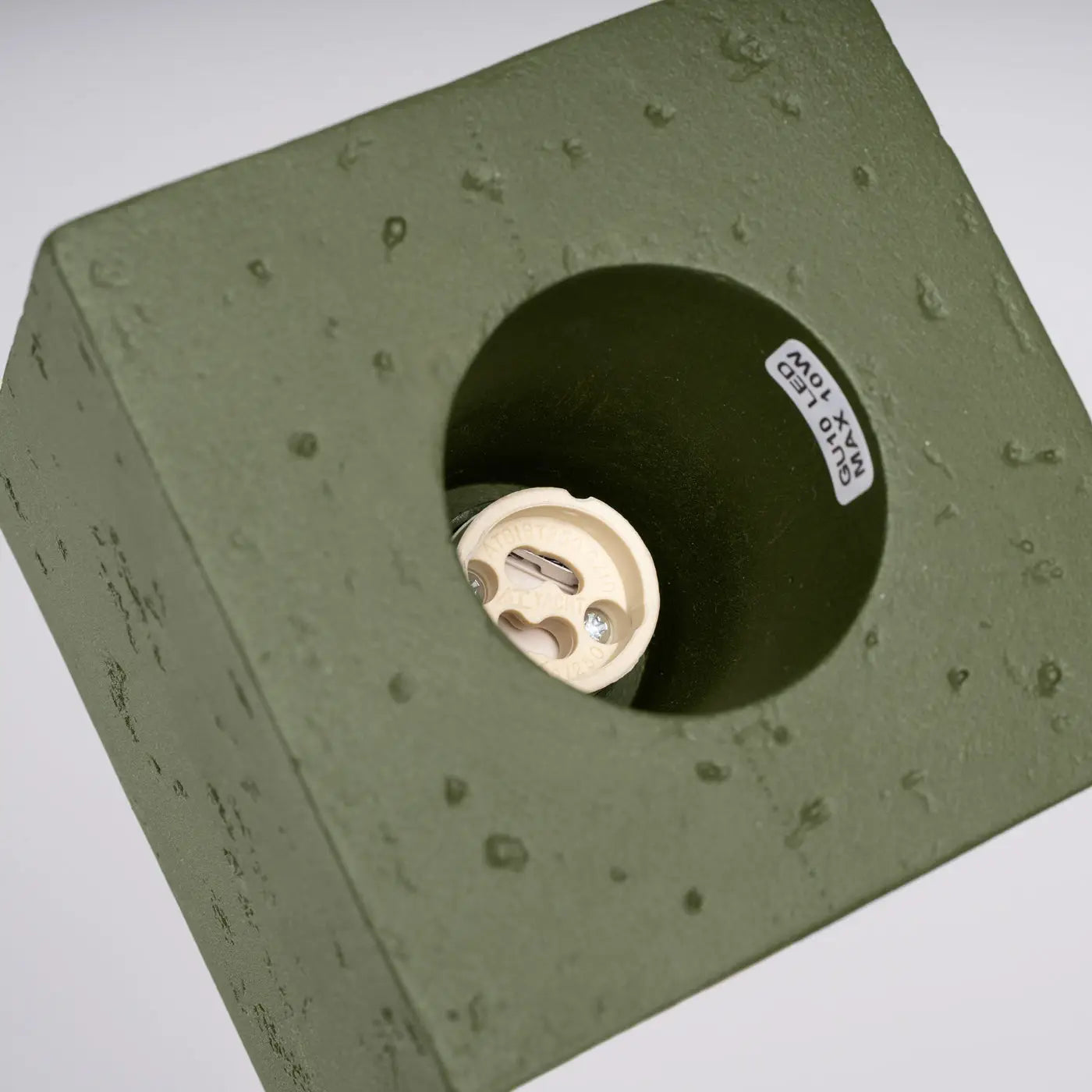 Plafonnier béton vert olive industriel LED | MUREMES