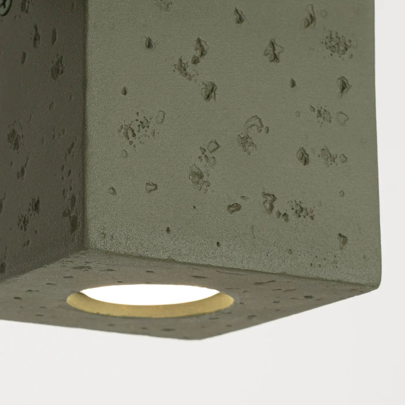 Plafonnier béton vert olive industriel LED | MUREMES