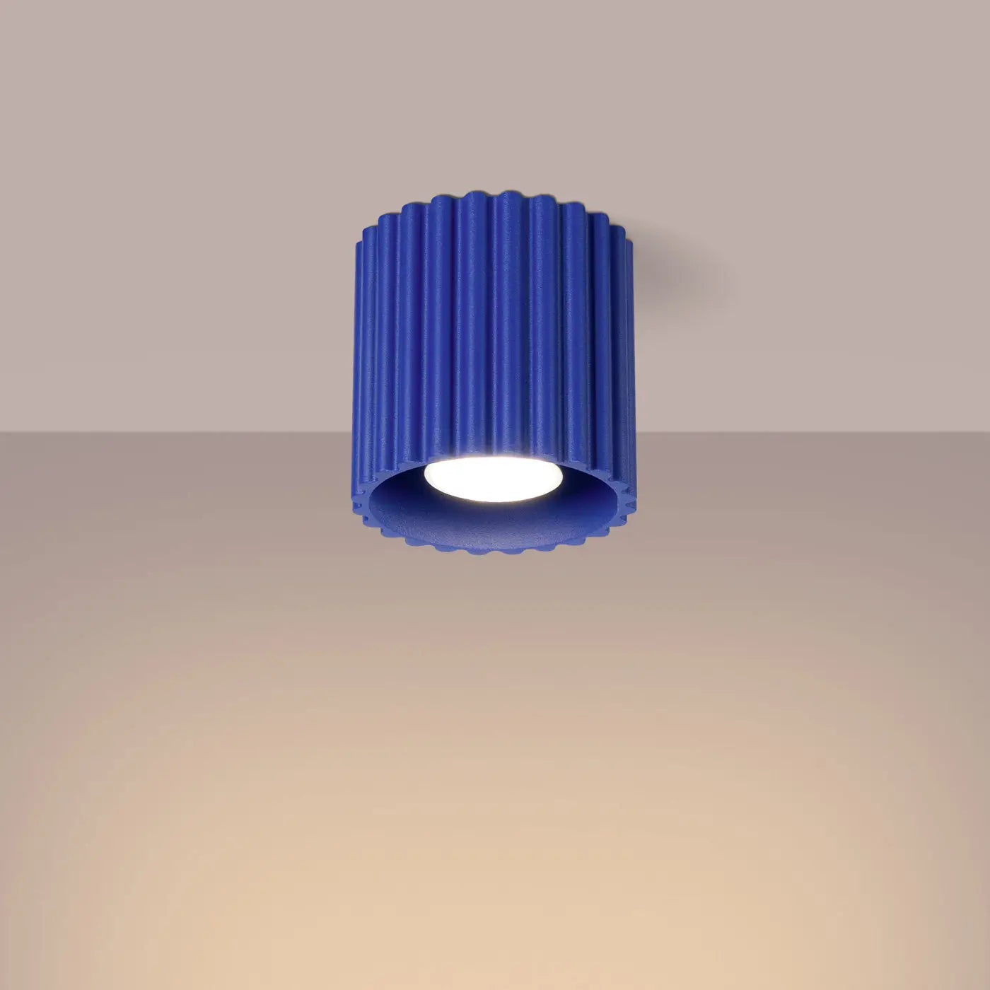 luminaire-plafonnier-cylindre-strie-ultramarine-design-elegant-543.webp
