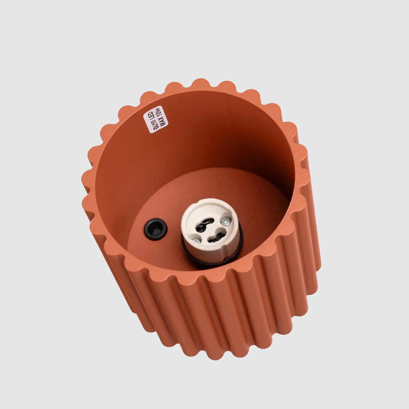 Plafonnier LED rouge ocre aluminium minimaliste | RADAPE